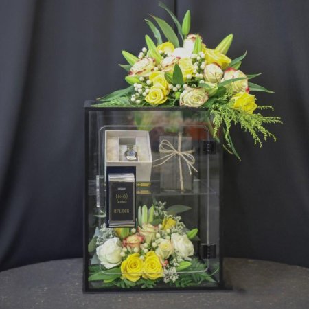 صندوق اكروليك زجاجي مع كرت بطاقة